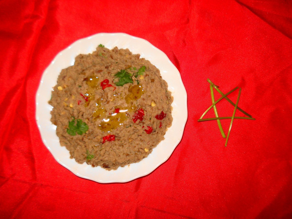 Bowl of bissara, thick Moroccan fava bean purée with olive oil