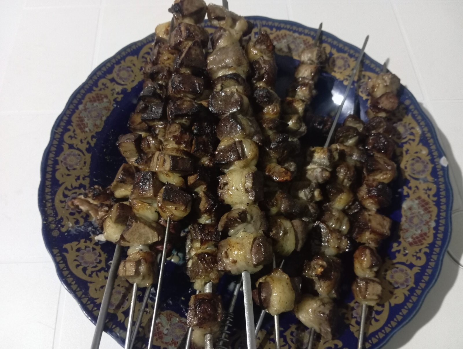 Boulfaf: grilled liver skewers on a Moroccan plate