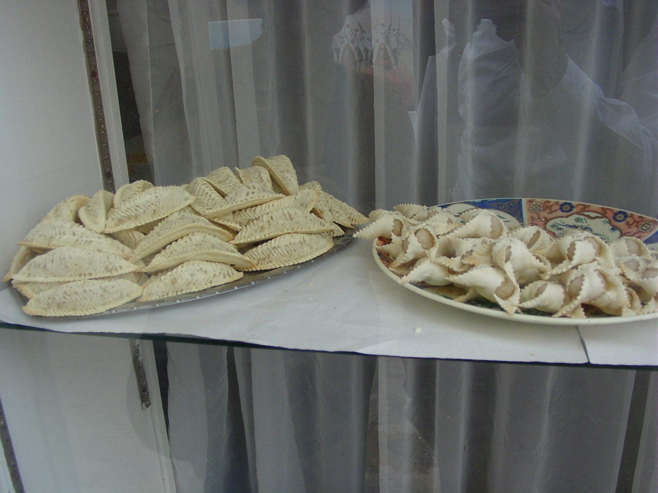Kaab el ghazal (cornes de gazelle) almond pastries in a pastry shop window in Fès
