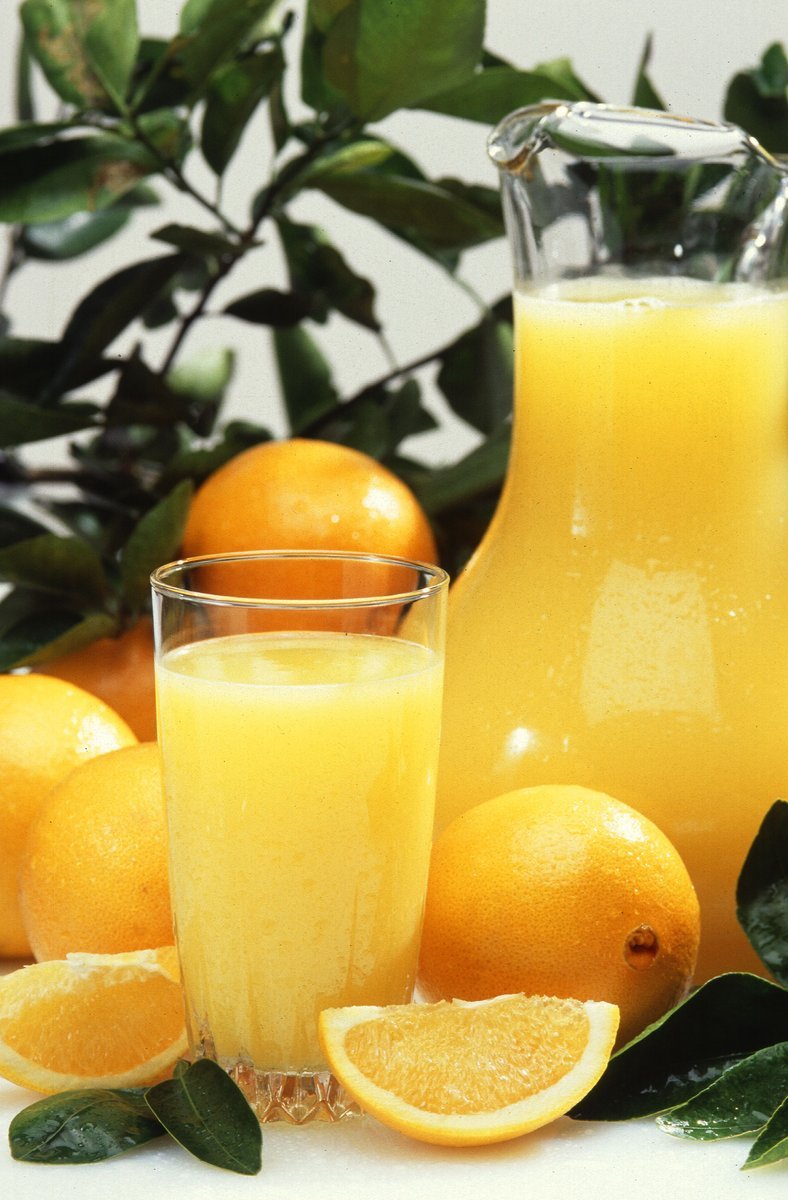 Fresh oranges and freshly squeezed orange juice